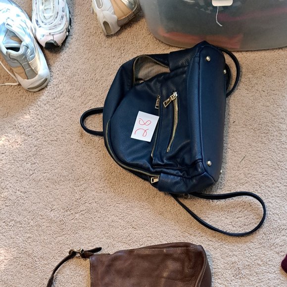 HANDBAGS - Picture 3 of 3